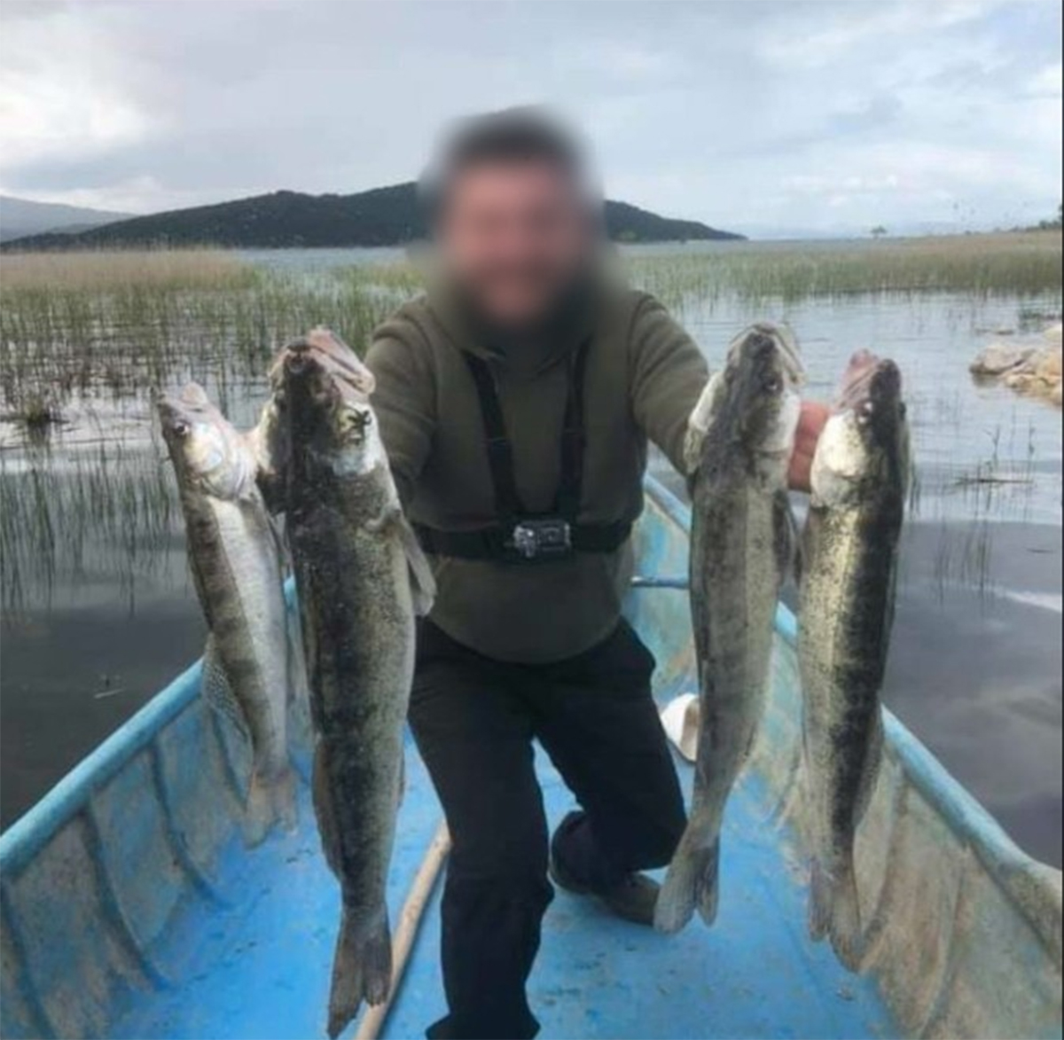 Beyşehir'de Balıkla fotoğraf çektirdi 15 bin lira ceza yedi
