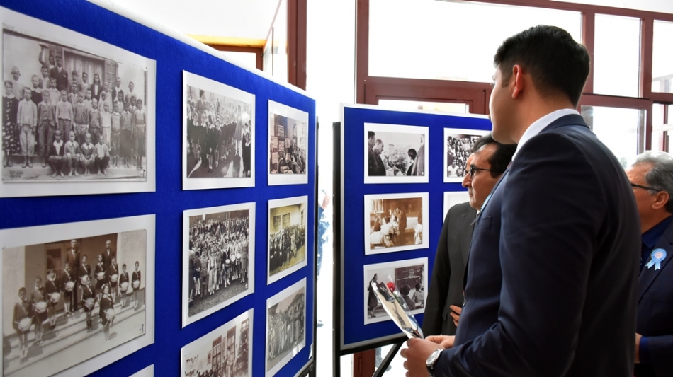 Karamanda 24 Kasım Öğretmenler Günü