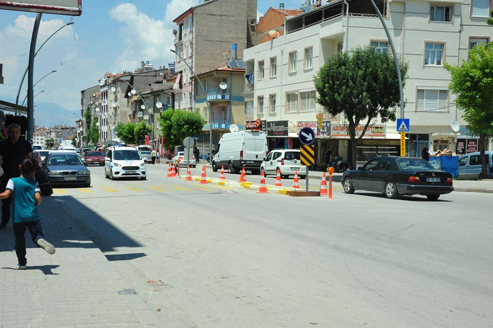 BELEDİYEDEN TRAFİĞİ RAHATLATACAK ÇALIŞMALAR