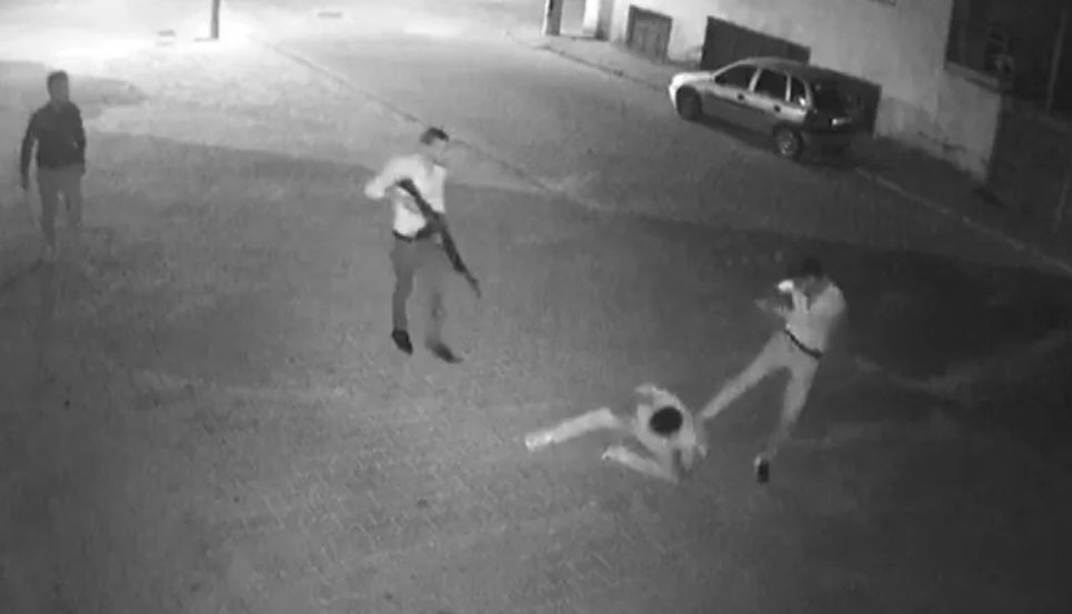Karaman'da tekme tokat dayak güvenlik kamerasında