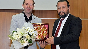ÇİZGİ ÖTESİ ÖĞRETMENDEN KMÜ'DE SEMİNER