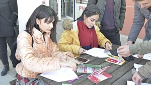 KMÜ ÖĞRENCİLERİNDEN MİNİKLERE YENİYIL TEBRİĞİ