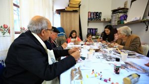 100 Yaş Evi'nde nesiller buluşması