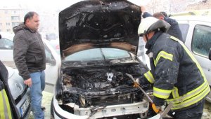 Karamanda Araç Yandı motor kısmı alev aldı