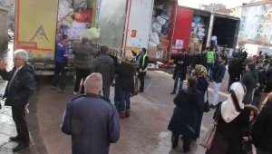 Karaman'da Elazığ ve Malatya'ya 4 tır dolusu yardım