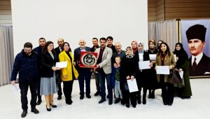 Kutadgu Bilig okumalarına katılanlara katılım belgeleri verildi