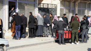 Suriyeliler gümrük kapısına koştu