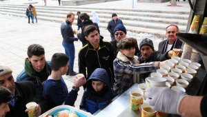 Aksaray Belediyesi vatandaşlara çorba ve lokma ikram etti