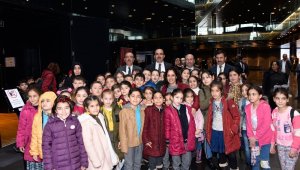 Başkanlar çocukların tiyatro heyecanına ortak oldu