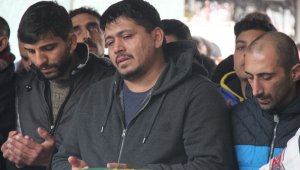 İzmir'de öldürülen genç gözyaşlarıyla defnedildi