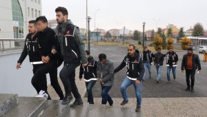 Karaman'da uyuşturucuyla yakalanan 3 kişi gözaltına alındı