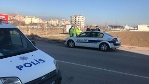 Konya'da kamyonet yan yattı: 9 yaralı