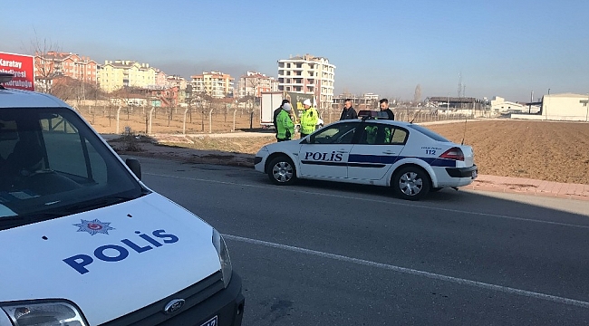 Konya'da kamyonet yan yattı: 9 yaralı