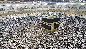 Suudi Arabistan, tüm umre ziyaretlerini geçici olarak durdurdu