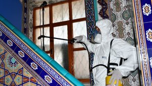 Aksaray'da camiler korona virüsüne karşı dezenfekte ediliyor