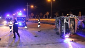 Ambulans'ın Tekeri Patladı Fabrika Bahçesine Girdi 3 Yaralı