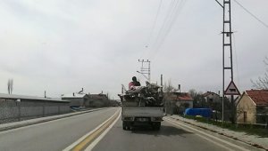 Kamyon kasasındaki tehlikeli yolculuk kamerada