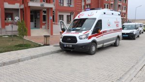 Karaman'da bir kişi, annesi tarafından kanepede ölü bulundu