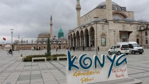 Konya'da cuma namazında camiler boş kaldı