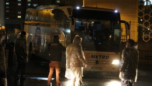 Konya'da test sonucu negatif çıkan umrecilerin tahliyesi başladı