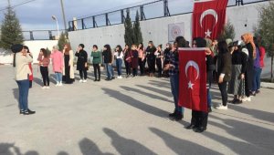 Mehmet Akif Ersoy, işaret diliyle İstiklal Marşı okuyarak anıldı