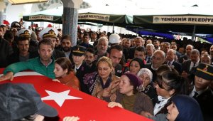Mersinli şehit annesi, evladını asker selamı ile uğurladı