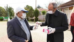 Tarsus Belediyesi dezenfektan üretip halka ücretsiz dağıtıyor