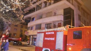 Anne ve babasını rehin alıp, evde yangın çıkardı