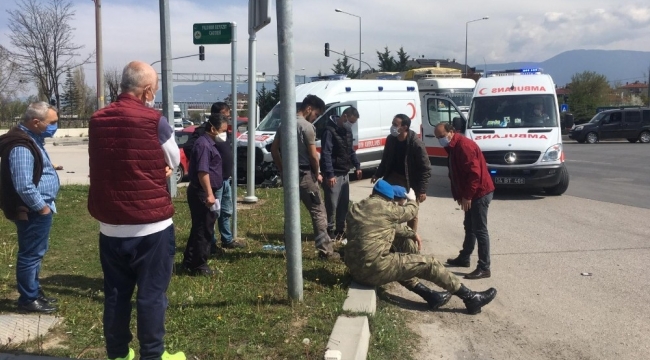 Bolu'da, askeri ambulans otomobille çarpıştı: 5 yaralı