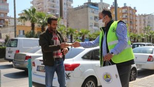 Erdemli Belediyesi'nden vatandaşlara ücretsiz maske dağıtımı