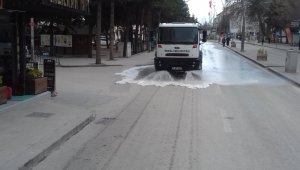 Ereğli'de cadde ve sokaklar dezenfekte ediliyor