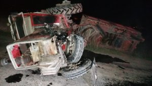 Ereğlide Otomobille traktör çarpıştı: 2 yaralı