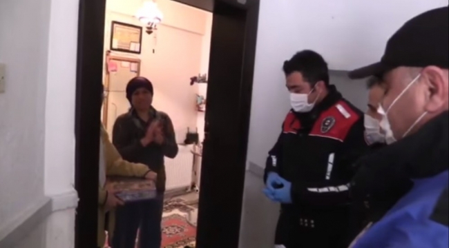 Evden çıkamayan genç kıza polis zeka oyunu getirdi