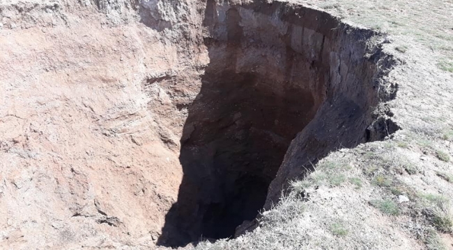 Halkapınar'da 10 metre derinliğinde yeni obruk oluştu