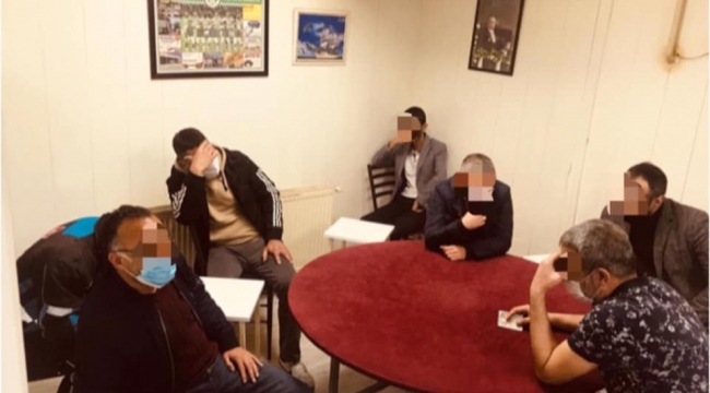 İş yerinde maskesiz oyun oynayan 15 kişiye para cezası