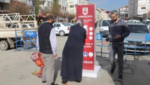 Karaman Belediyesi sokaklara dezenfekte noktaları kurdu