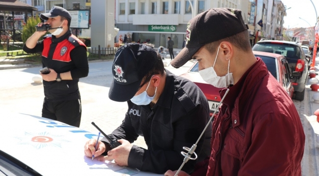 Karaman'da sokağa çıkma kısıtlamasına uymayan iki gence tutanak tutuldu