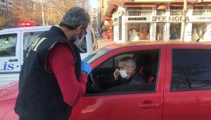 Konya'da polisin sokağa çıkma yasağı denetimleri sürüyor