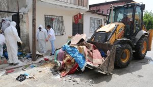 Mersin'de bir evden 30 ton çöp çıktı