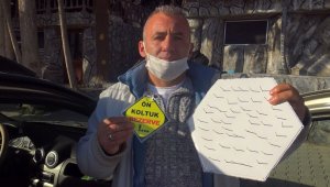 Ön koltuğa oturmasınlar diye çivilerle 'korona savar' yaptı