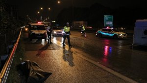 Otoyolda işçi servisi ile otomobil çarpıştı: 1 ölü, 6 yaralı