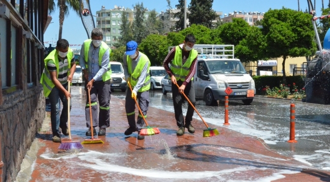 Tarsus'ta ilaçlama ve dezenfekte çalışması