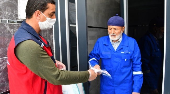 Aksaray Belediyesi ücretsiz maske dağıtıyor