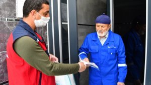 Aksaray Belediyesi ücretsiz maske dağıtıyor