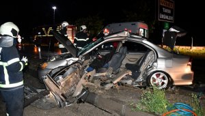 Aksaray'da 2 otomobil çarpıştı: 1 ölü 3 ağır yaralı