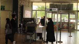 AVM'ler açıldı