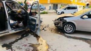 Ereğli'de iki otomobil çarpıştı: 3 yaralı