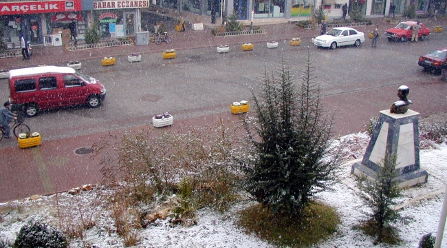 KARAMAN'A MEVSİMİN İLK KARI YAĞDI