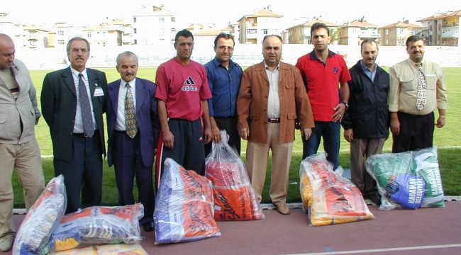 KARAMAN BELEDİYESİ'NDEN AMATÖR KULÜPLERE MALZEME YARDIMI