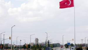 KARAMAN'DA CUMHURİYETİN 80. YILI ANISINA BAYRAKLAR ASILIYOR